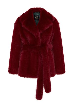 Bordeaux faux fur frakke med notch krave, bælte i taljen og blød tekstur. Designet med lange ærmer og en afslappet pasform.