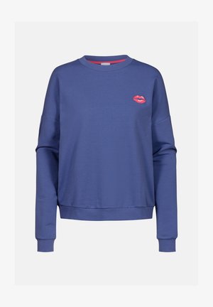 Blaues Sweatshirt mit lässigem Schnitt, langen Ärmeln, Rundhalsausschnitt und einem roten Lippenaufdruck auf der linken Brust. Weiches Material und gerippte Bündchen.