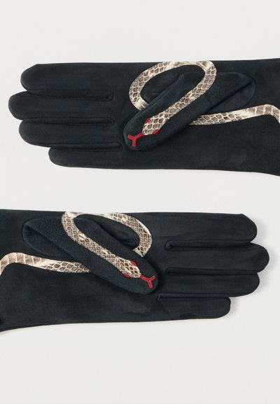 Μαύρα σουέτ γάντια με σχέδιο φιδιού από μεταλλικά και υφασμένα υλικά, με κόκκινες πινελιές και λεπτομερή λέπια.