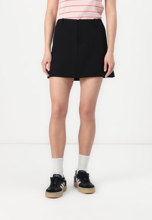 TECH STRETCH SKORT - Shorts - true black