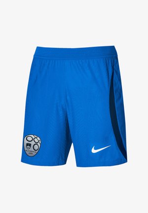 Pantalones cortos deportivos azules con el logo del equipo nacional de fútbol de Eslovenia en la pierna izquierda y el logo blanco de Nike en la pierna derecha.