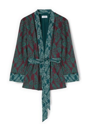 Veste à manches longues, ouverte à l'avant, avec motif cachemire turquoise et bordeaux, ceinture en tissu assorti et manches retroussées.