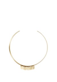 Collar choker de oro con un diseño liso y curvado, adornado con ocho charms ovalados colgantes, que presenta un acabado mate para agregar textura y brillo.