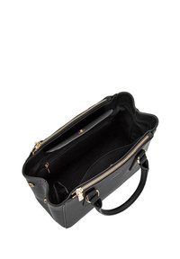 Zwarte leren handtas met gouden hardware, ritssluiting en binnenzakken. Heeft een gestructureerd ontwerp en een gladde textuur.