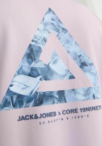 Jack & Jones JCOTRIANGLE CREW NECK  - Trükipildiga T-särk - winsome orchid