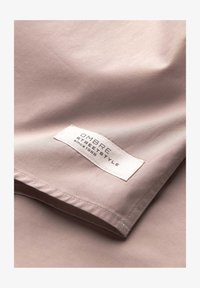 Sélectionné, beige