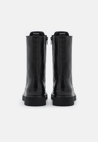 Tamaris Botki sznurowane