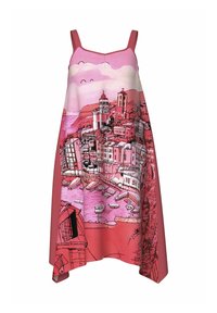 Mouwloze roze jurk met een geïllustreerde kustplaats, boten in de haven en gebouwen onder een bewolkte lucht.