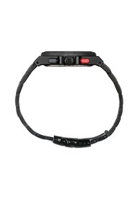 Montre numérique noire avec un cadran rectangulaire, comportant des boutons rouges "DÉBUT" et gris "ARRÊT". Le bracelet est segmenté pour plus de flexibilité et de confort.