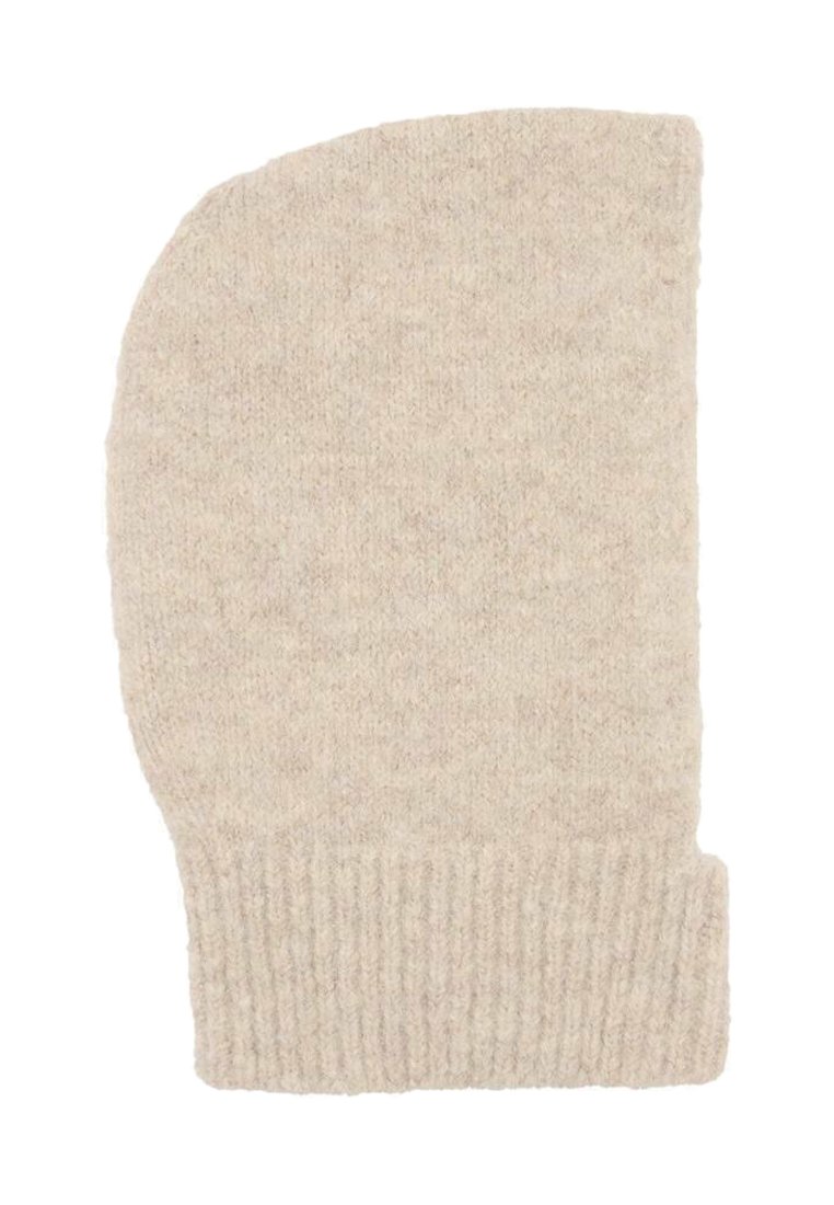 Béžová vlnená čiapka s zaoblenou hornou časťou a rebrovaným spodným okrajom, ktorá predstavuje textúrovaný povrch a hladký, jemný vzhľad.