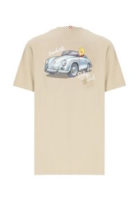Camiseta de algodón beige que presenta un diseño de caricatura de un coche vintage de color azul claro con un personaje sonriendo en el asiento del conductor. El texto dice "Beverly Hills" y "Dylan Duck."