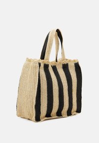 Sac fourre-tout en paille avec des rayures alternées noires et beiges, surface texturée, deux poignées et un bord supérieur froncé.