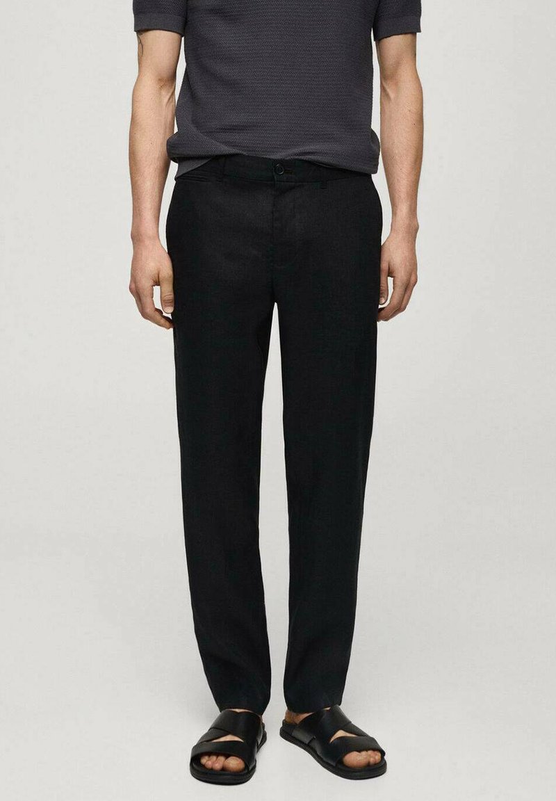 Mango Chino hlače - black