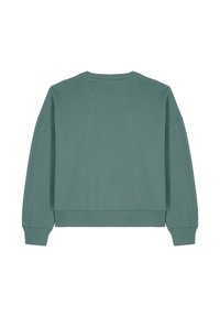 Sweatshirt vert avec un col rond, des épaules droppées, des poignets et un ourlet côtelés, présentant une finition douce et texturée ainsi qu'une coupe décontractée.