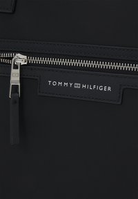 Tommy Hilfiger URBAN REPREVE COMPUTER BAG UNISEX - Stresskoffert - black