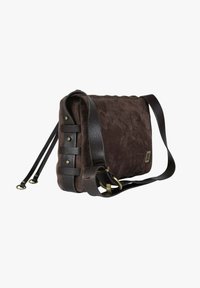 Borsa a tracolla in suede marrone con dettagli in pelle nera, chiusura a zip, due cinturini, minuteria dorata, forma rettangolare e superficie testurizzata.