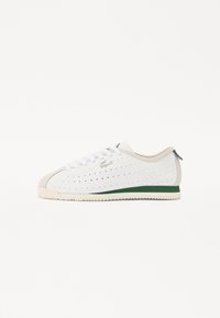Lacoste CLUB LOW 125 SFA Trainers white/dark green/white