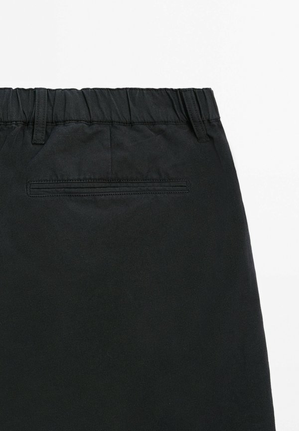 SEMI JOGGER BERMUDA - Shorts3