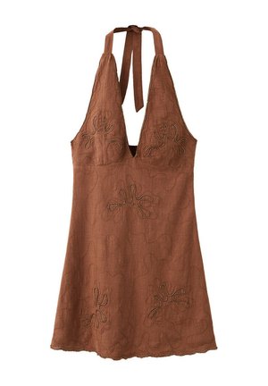 Vestido marrón con cuello halter y escote en V profundo con patrones abstractos cosidos en el busto y la falda.