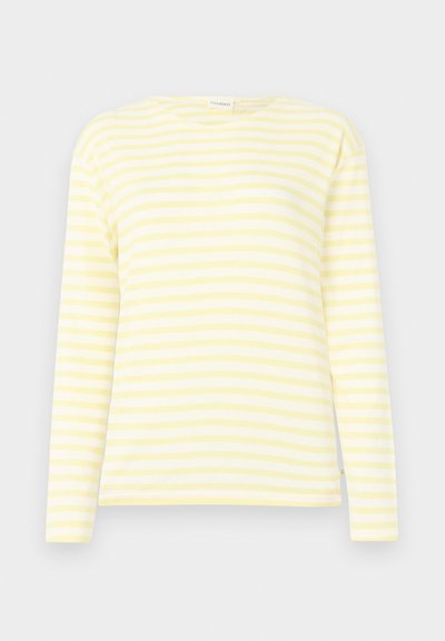 Hosszú ujjú csíkos ing világos sárga és fehér színben. Puha anyagból készült, laza szabású és kerek nyakkivágással. Vízszintes csíkok futnak rajta.