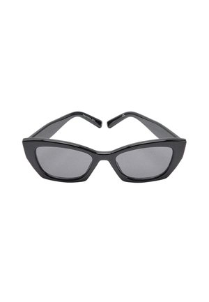 - Okulary przeciwsłoneczne