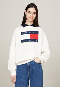 Tommy Jeans FLAG OVERSIZED FIT - Felpa - ancient white