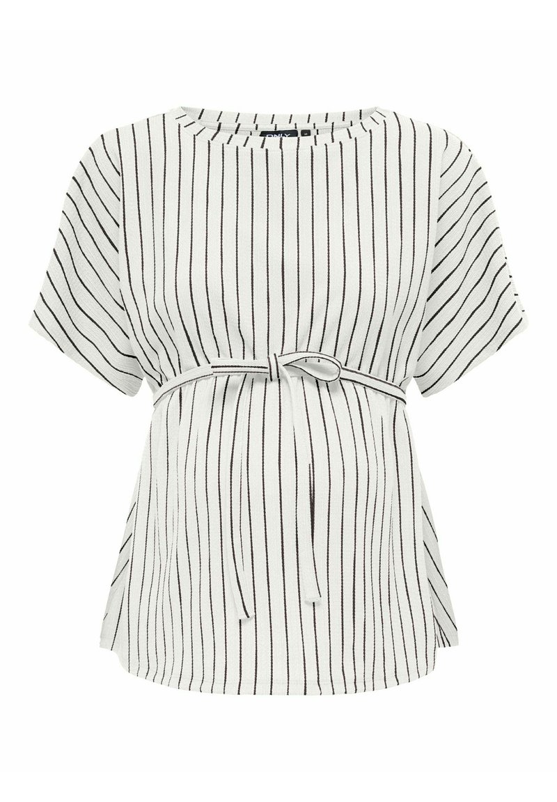 Haut blanc à manches courtes avec des rayures verticales noires, un col rond et une ceinture à nouer à la taille, présentant une coupe ample et une texture douce.