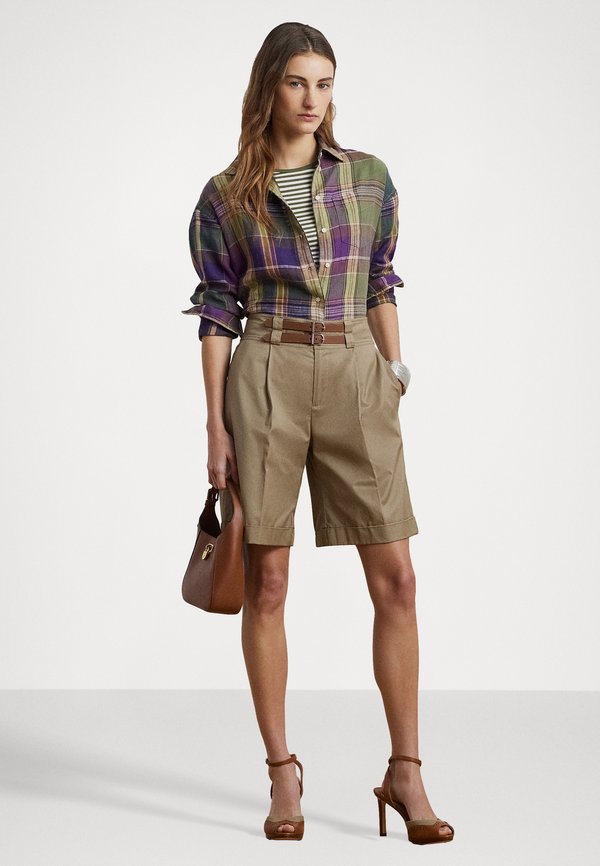 BUCKLE TRIM PLEATED COTTON TWILL SHORT - Shorts - madison tan3