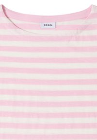 Chemise à rayures horizontales rose pâle et blanches avec col rond et étiquette de la marque CECIL au niveau du col.