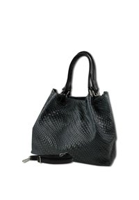 Zwarte geweven handtas met dubbele handvatten en afneembare schouderriem; heeft een gestructureerd oppervlak en een ruime, slungelige ontwerp.