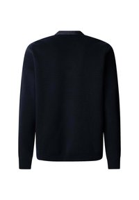 Suéter azul marino, de cuello redondo, de manga larga, tejido de punto, con puños y dobladillo acanalados, con una textura suave y sin patrones ni elementos metálicos visibles.