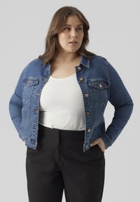 Vero Moda Curve - VMRUNA SLIM  - Chaqueta vaquera - medium blue denim Imagen en miniatura 1