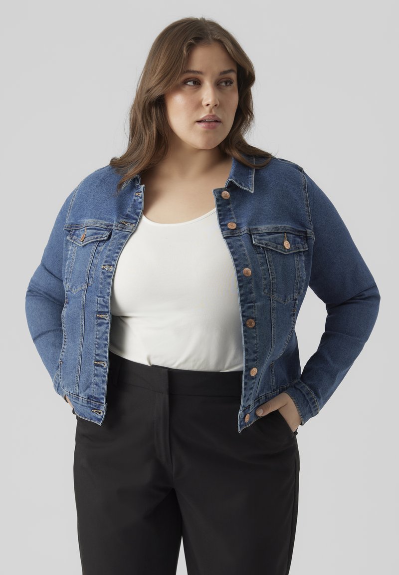 Vero Moda Curve - VMRUNA SLIM  - Chaqueta vaquera - medium blue denim, Ampliar