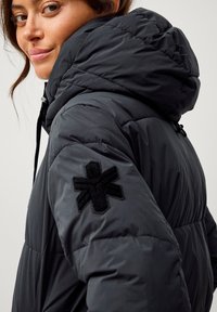 Áhkká Vinterfrakke - schwarz