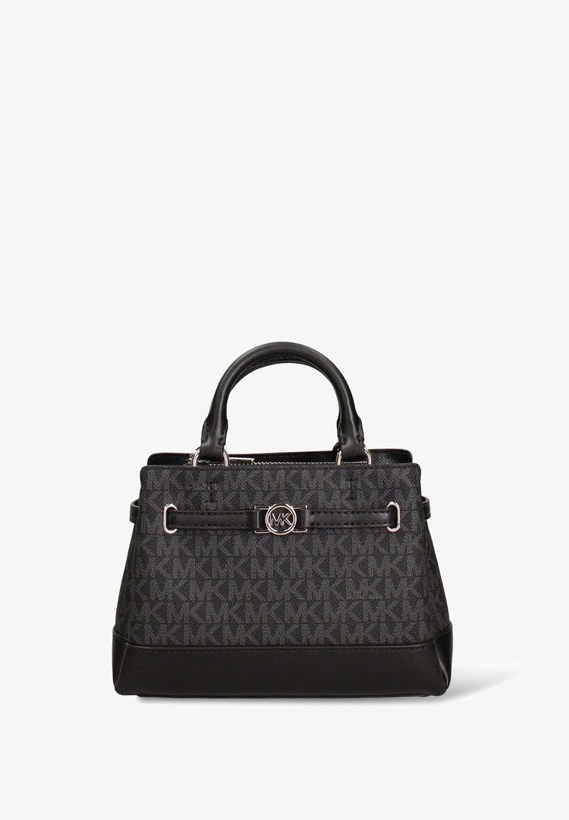 Sac à main noir avec un motif texturé comportant des initiales entrelacées. Design structuré, double anses et base en cuir contrasté.