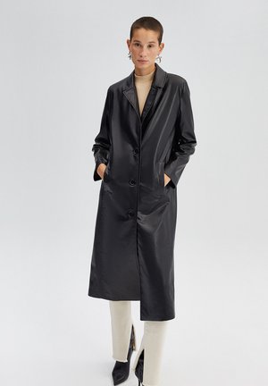 Touché Privé Classic coat - black