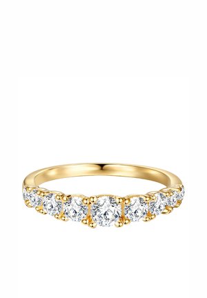 Anillo de banda de oro con una fila de nueve gemas redondas, claras y brillantes, colocadas de manera uniforme a lo largo de la mitad superior de la banda.