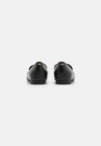 MICHAEL Michael Kors REGAN FLEX LOAFER - Chaussons - black