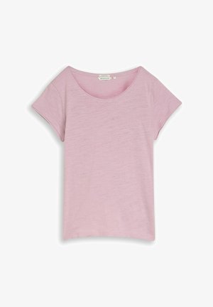 T-shirt en coton rose clair à manches courtes, col rond, design simple et étiquette à l'intérieur du col sur fond blanc.