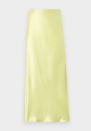 Satin midi-nederdel i lys gul med en glat, blank tekstur, der har en lige silhuet og ingen synlige lukninger eller mønstre.