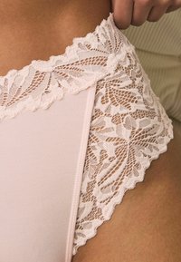 Thumbnail Image 3