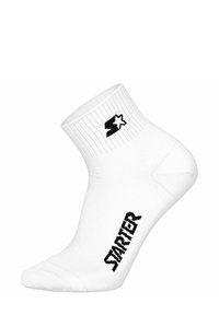Hvide ankelstrømper med ribbet tekstur, der har et sort logo-design og ordet "STARTER" i fed sort skrift på siden.