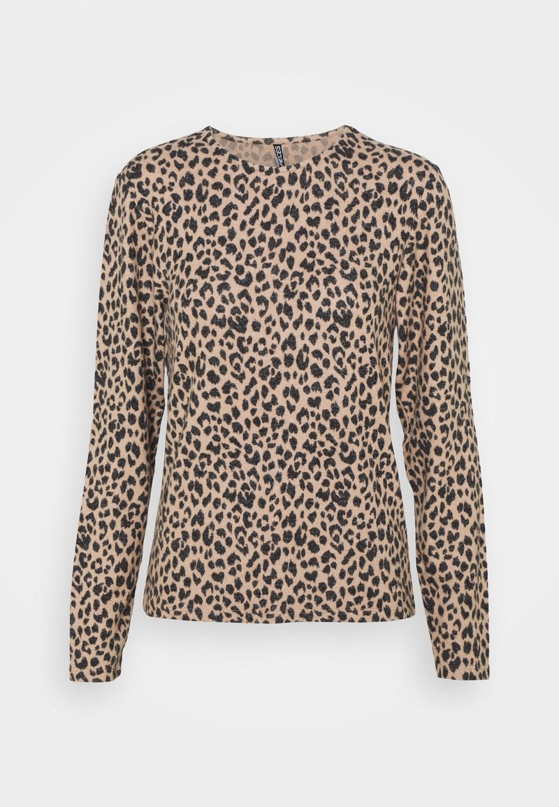 Chemise beige à manches longues avec un motif léopard noir et marron foncé, col rond et coupe régulière.