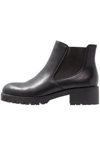 Musta nahkainen nilkkurit, joissa joustavat sivupaneelit, pyöreä kärki, tukeva paksu korko ja kuvioitu pohja pitävyyttä varten.