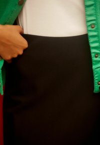 Next PONTE MIDI - REGULAR FIT - Falda acampanada - black