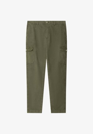 Olivovo zelené rovné cargo nohavice s vreckami na klapku so zapínaním na gombík po stranách, pútkami na opasok a zapínaním na gombík v páse.
