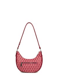 Sac à main rose matelassé de forme courbée, doté d'une fermeture éclair supérieure et d'une poche avant zippée. Comprend une fine bandoulière ajustable.