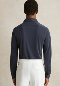 Reiss REGULAR FIT - BOBBY CUTAWAY-COLLAR - Camicia - navy