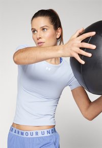 Under Armour TRAIN SEAMLESS - Camiseta básica - celeste/white
