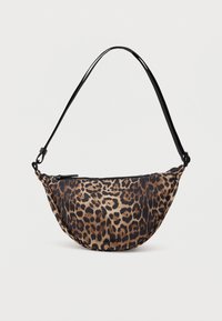 Leopardikuosisella olkalaukulla on kaareva muoto, musta vetoketjukiinnitys ja musta hihna. Se on valmistettu pehmeästä kankaasta, jossa on sileä rakenne.